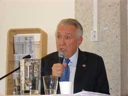 EU:s kommission&auml;r f&ouml;r skatter och tullar L&aacute;szlo Kov&aacute;cs talar p&aring; Stadsbiblioteket i G&ouml;teborg.